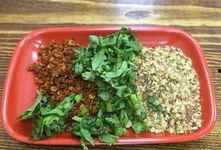 粮道街吃瓜,夏日吃瓜盛宴，品味街头美食风情