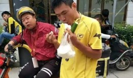 外卖小哥集体吃瓜,揭秘外卖行业的酸甜苦辣