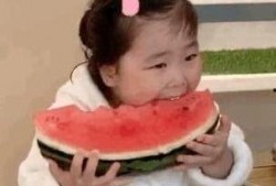 吃瓜的表情变化,从好奇到惊讶的瞬间捕捉