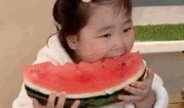 吃瓜的表情变化,从好奇到惊讶的瞬间捕捉