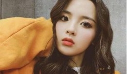 杨超越吃瓜还卖瓜的视频,娱乐界新潮流