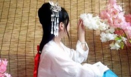 汉服吃瓜照,一场穿越时空的吃瓜盛宴