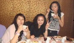 姐妹们聚会吃瓜