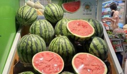 水果店 吃瓜,水果店里的甜蜜诱惑