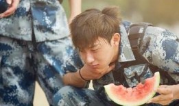 吃瓜打孩子照片图片,一张照片引发的思考