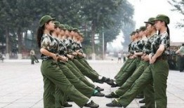 军训跳舞衣服吃瓜,舞动青春，瓜香四溢的集体记忆