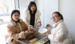 妯娌仨吃瓜,揭秘家庭琐事中的欢乐与矛盾