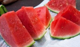 表白墙吃瓜西瓜梗,西瓜梗里的甜蜜与酸涩