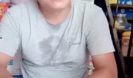 夏天吃瓜笑哈哈,欢乐无限笑颜